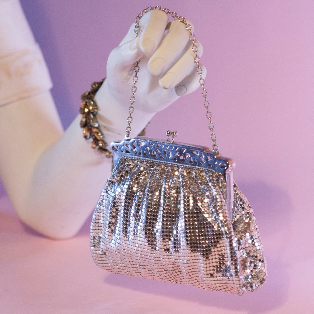 Vintage 1940's WHITING & DAVIS silver mesh evening bag